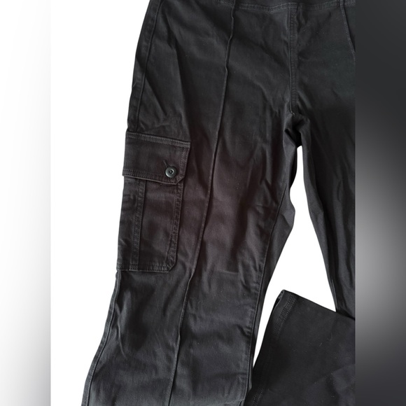 AE Stretch Pull-On High-Waisted Kick
Bootcut Cargo Pant - Picture 6 of 9